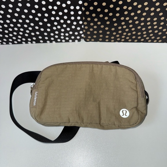 Lululemon Everywhere Belt Bag Mini *Ripstop - Fawn Brown/Black - Picture 1 of 5